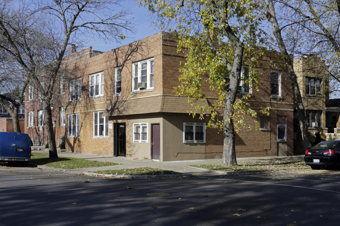 6832 W Wrightwood Ave in Chicago, IL - Building Photo