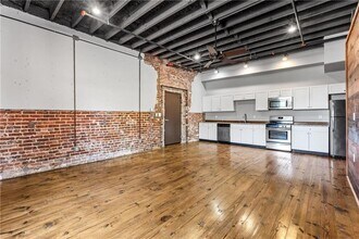 558 St Francis St in Mobile, AL - Building Photo - Building Photo