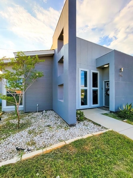 property at 2375 Oak Breeze Cir