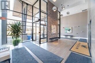 128 Garden Dr in Oakville, ON - Building Photo - Building Photo