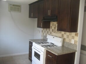 14204 Burbank Blvd in Sherman Oaks, CA - Building Photo - Building Photo