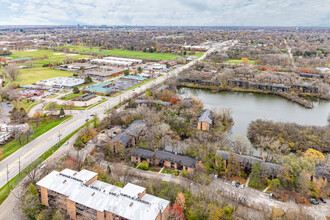 5511 Lakeside Dr in Lisle, IL - Foto de edificio - Building Photo