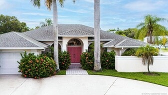 1998 NE San Carlos Calle in Jensen Beach, FL - Building Photo