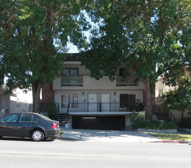 544 E Magnolia Blvd in Burbank, CA - Building Photo - Building Photo