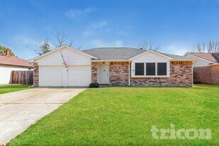 7822 Breda Dr in Baytown, TX - Building Photo