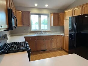 1066 School St in Sun Prairie, WI - Building Photo - Building Photo