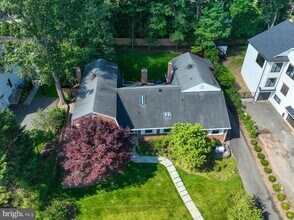 1440 Highwood Dr in McLean, VA - Building Photo - Building Photo