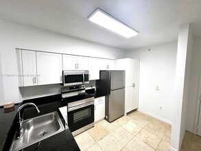 5091 NW 7th St, Unit # 103 in Miami, FL - Building Photo - Building Photo