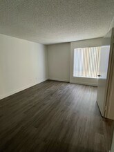 1632 N Formosa Ave, Unit 103 in Los Angeles, CA - Building Photo - Building Photo
