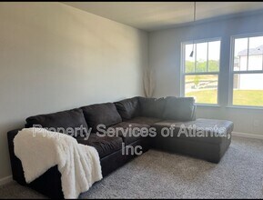 6900 Newcastle Ct in Fairburn, GA - Building Photo - Building Photo