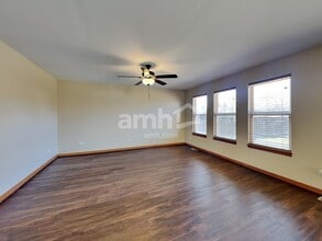 2111 Gray Hawk Dr in Plainfield, IL - Building Photo - Building Photo