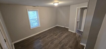 4 Essex Ave in Essex, MD - Building Photo - Building Photo