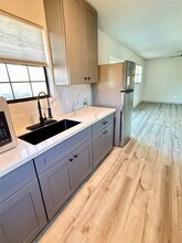 210 N Mattson St in West Columbia, TX - Building Photo - Building Photo