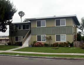 2992 Royal Palm Dr in Costa Mesa, CA - Building Photo - Building Photo