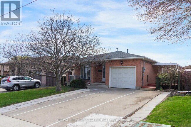 216 Ravenbury Dr in Hamilton, ON - Building Photo - Building Photo