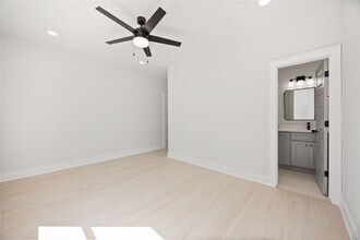 8511 Prairie View Dr in Houston, TX - Building Photo - Building Photo