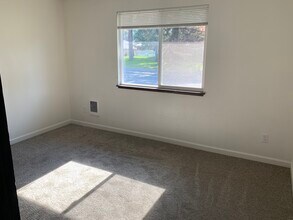 11325 E 16th Ave, Unit 11327 in Spokane Valley, WA - Building Photo - Building Photo