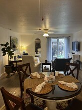 563 Primrose Dr in Central Point, OR - Foto de edificio - Building Photo