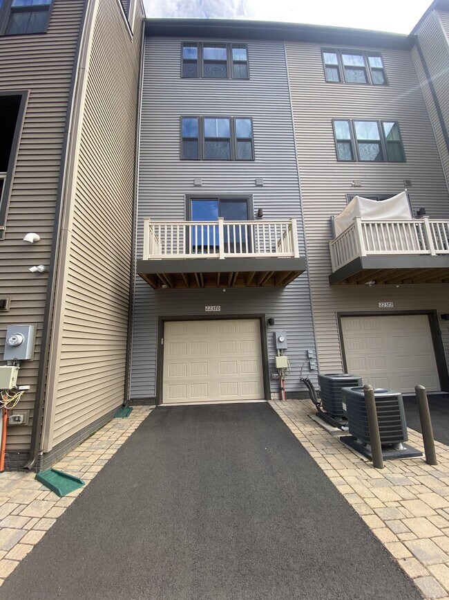 22370 Lucas Terrace in Ashburn, VA - Building Photo - Building Photo