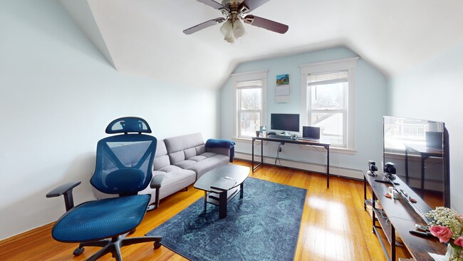 15 Stanley Ave, Unit 3 in Medford, MA - Foto de edificio - Building Photo