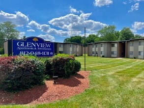 Glenview Apartments in Clarksville, IN - Foto de edificio - Building Photo