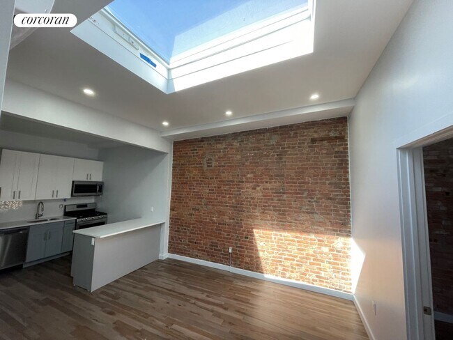 228 Monroe St in Brooklyn, NY - Building Photo - Building Photo