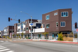 Upper Voltaire in San Diego, CA - Building Photo - Building Photo