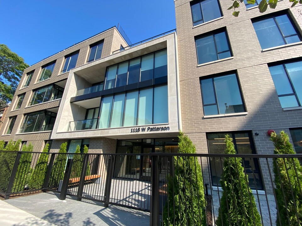 1117 W Patterson Ave in Chicago, IL - Building Photo