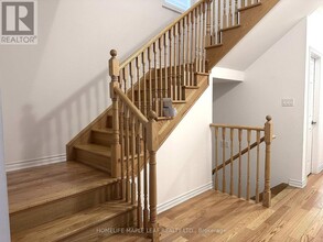 19 Waterfront Cres in Whitby, ON - Building Photo - Building Photo