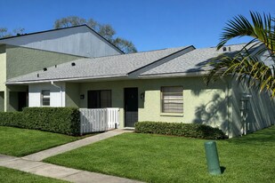 110 Cypress Pl in Oldsmar, FL - Building Photo