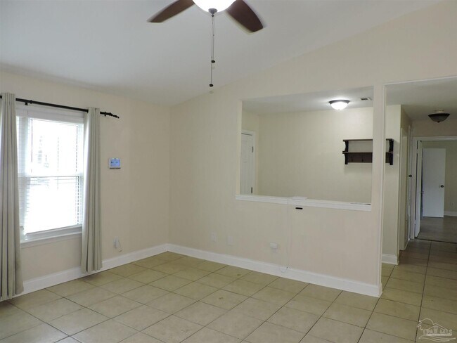 4407 Eastpointe Dr in Pensacola, FL - Building Photo - Building Photo