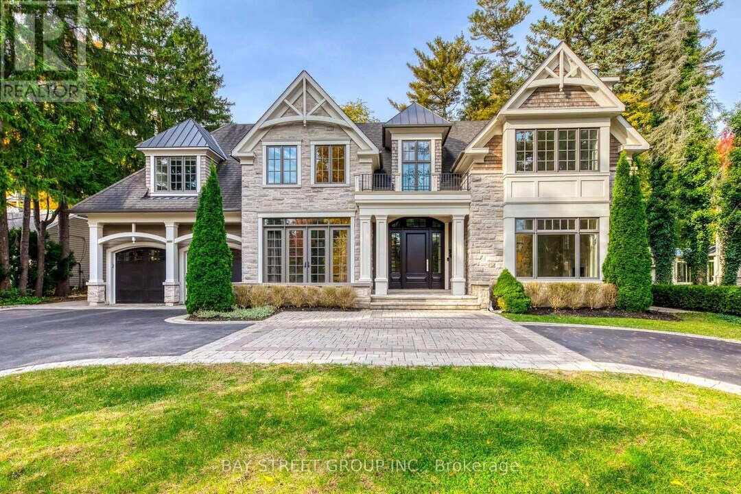 1031 Lakeshore Rd W in Oakville, ON - Building Photo