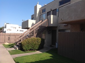 2319 Delaware St in Huntington Beach, CA - Building Photo - Building Photo