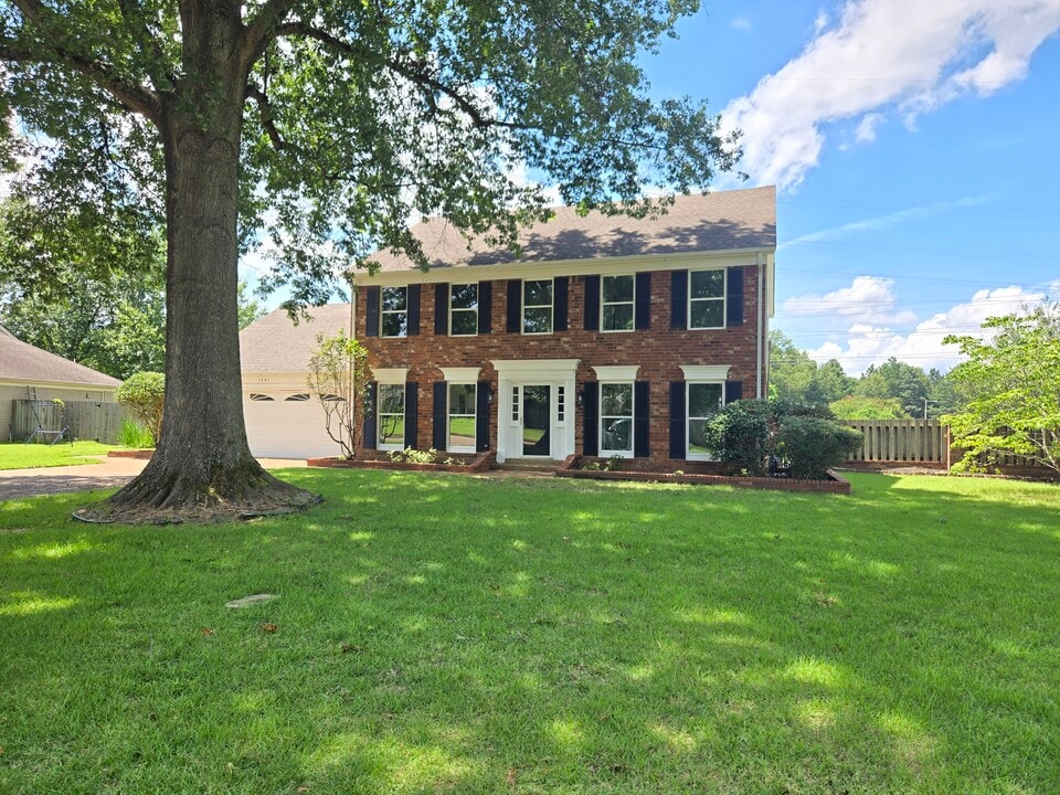 1441 Stonegate Pass in Germantown, TN - Building Photo