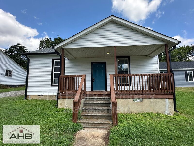 313 W Market St in Graham, NC - Foto de edificio