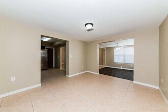 6126 Nutmeg Ave in Sarasota, FL - Building Photo - Building Photo