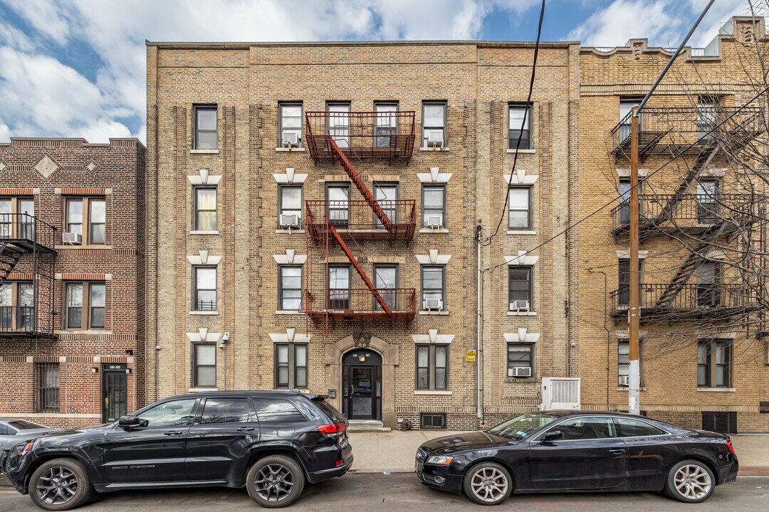 2374 29th St in Long Island City, NY - Building Photo