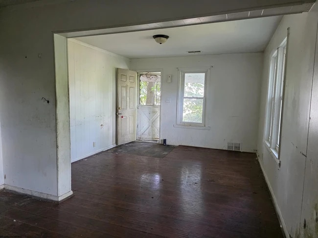 607 East Ave in Shinnston, WV - Building Photo - Building Photo