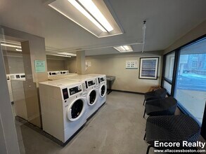 925 Massachusetts Ave, Unit 8b in Cambridge, MA - Building Photo - Building Photo