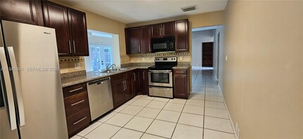 1451 W Sandpiper Cir in Pembroke Pines, FL - Building Photo - Building Photo