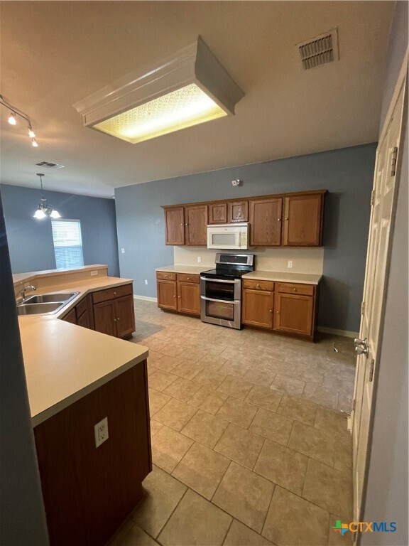 property at 101 Red Oak Ct