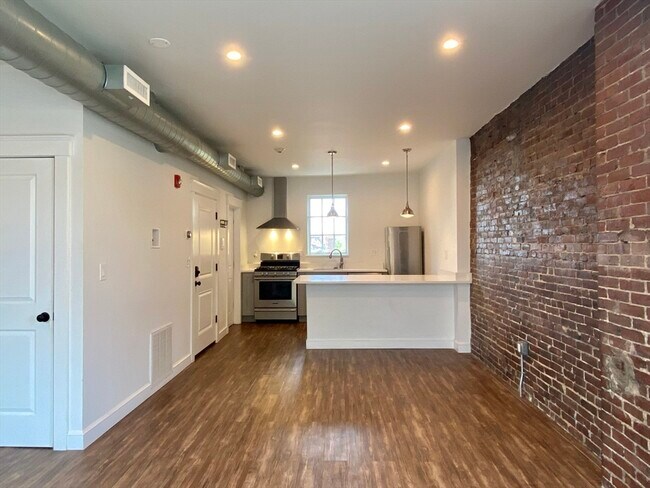 105 Broadway, Unit #2 in Chelsea, MA - Building Photo - Building Photo