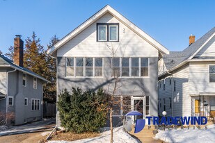 824 5th St NE, Unit 2