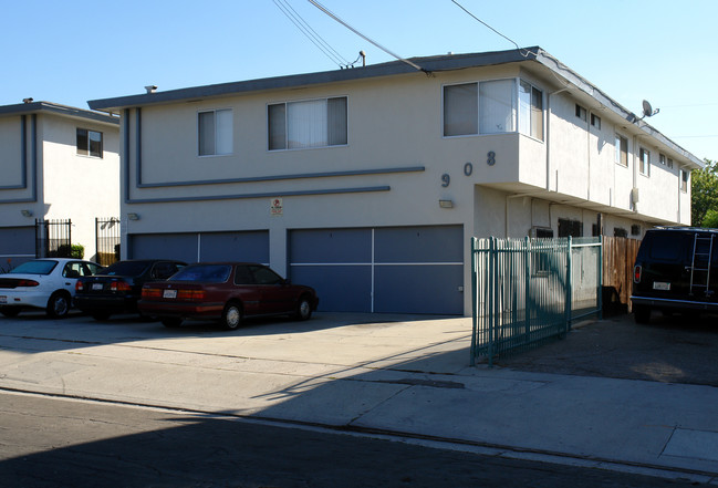 908-912 N Inglewood Ave in Inglewood, CA - Foto de edificio - Building Photo