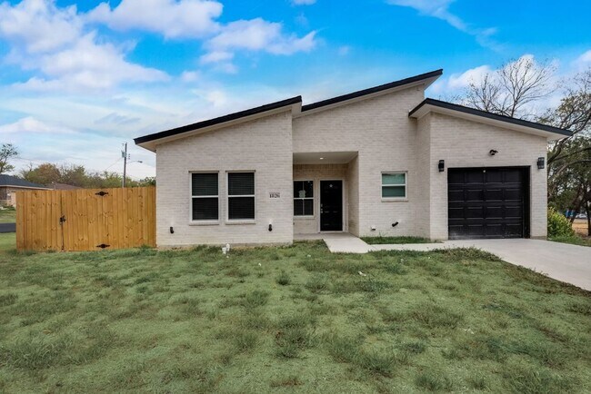 1826 Marfa Ave in Dallas, TX - Building Photo - Building Photo