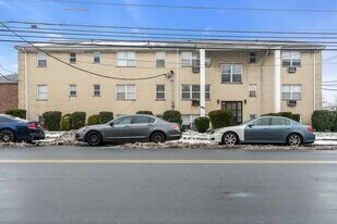 Astoria Manor in Elizabeth, NJ - Building Photo