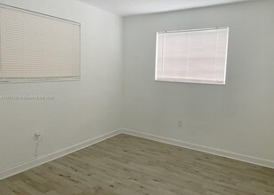1831 NW 41st St in Miami, FL - Building Photo - Building Photo
