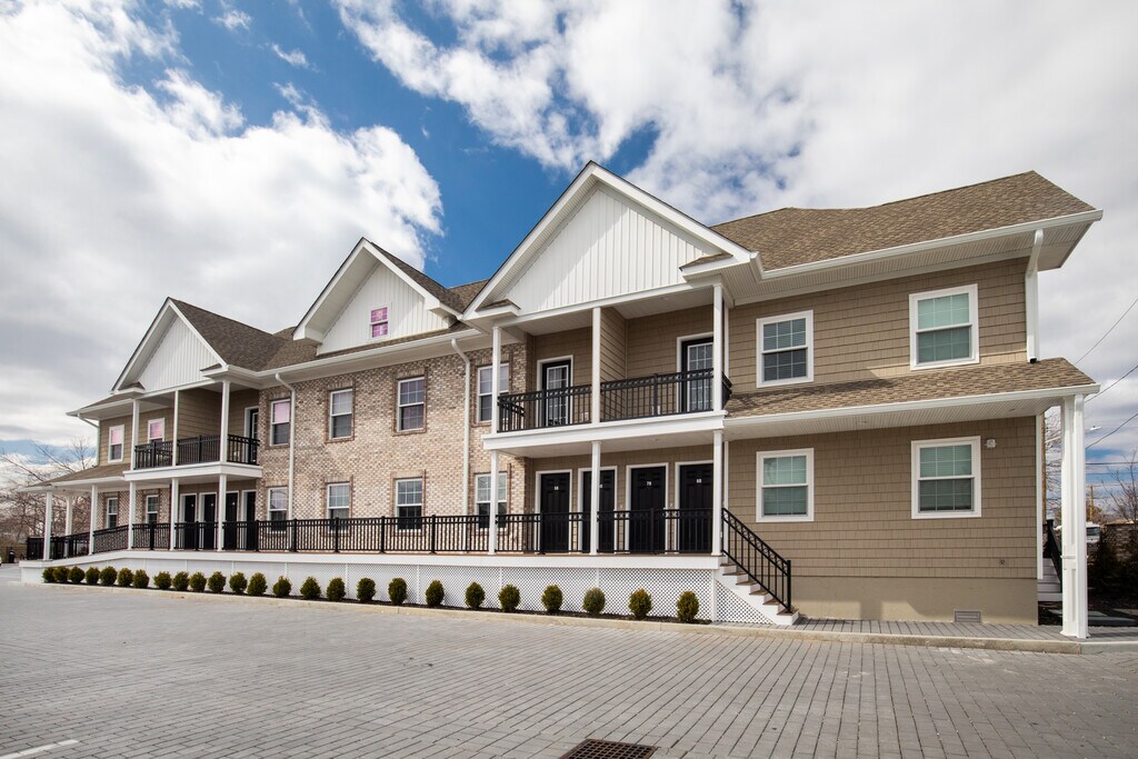 Pinello Estates Copiague, NY Apartments