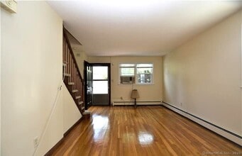 54 Mozart St in West Hartford, CT - Building Photo - Building Photo