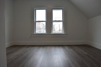 70 Arlington St, Unit 3 in Worcester, MA - Foto de edificio - Building Photo